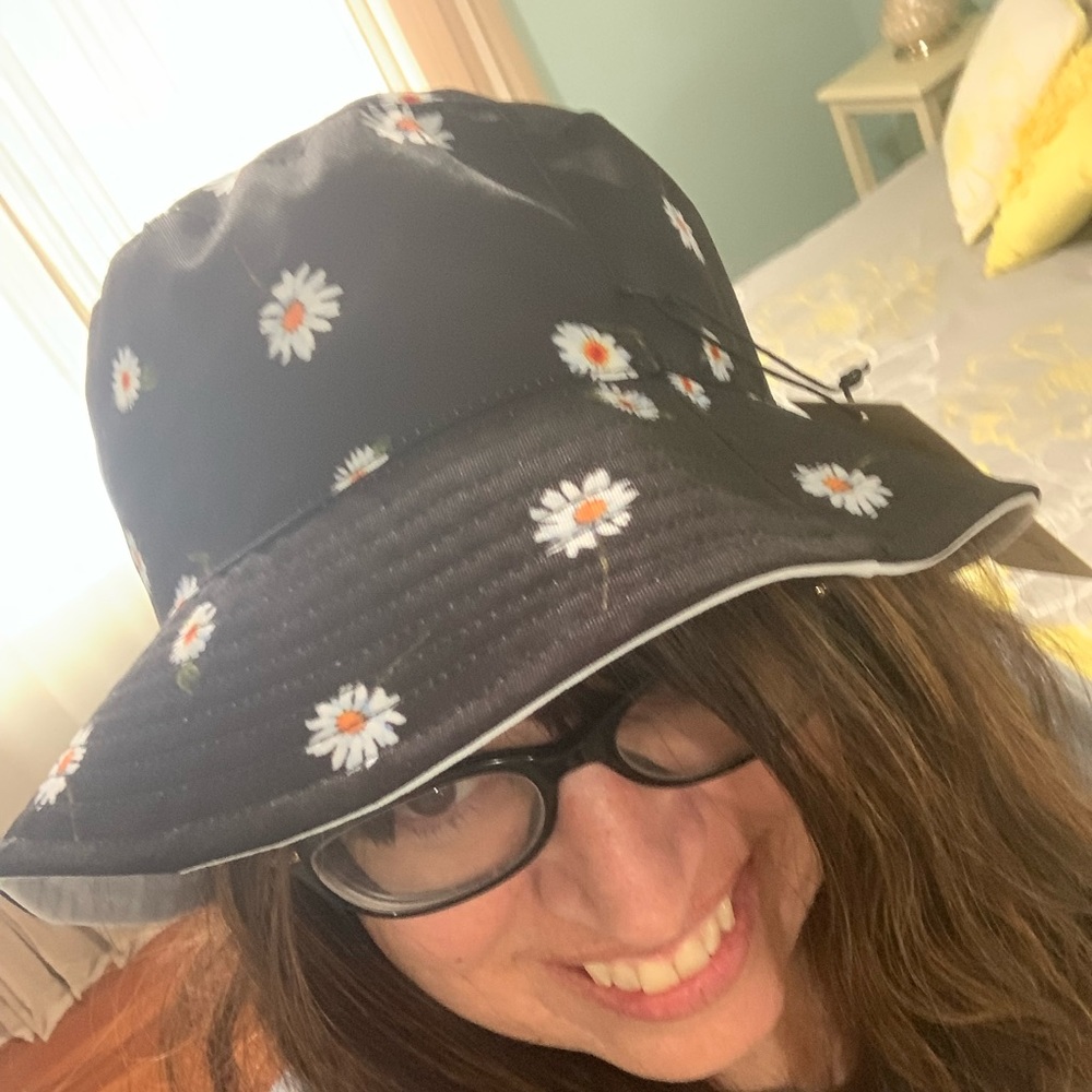 Alice & Olivia bucket hat